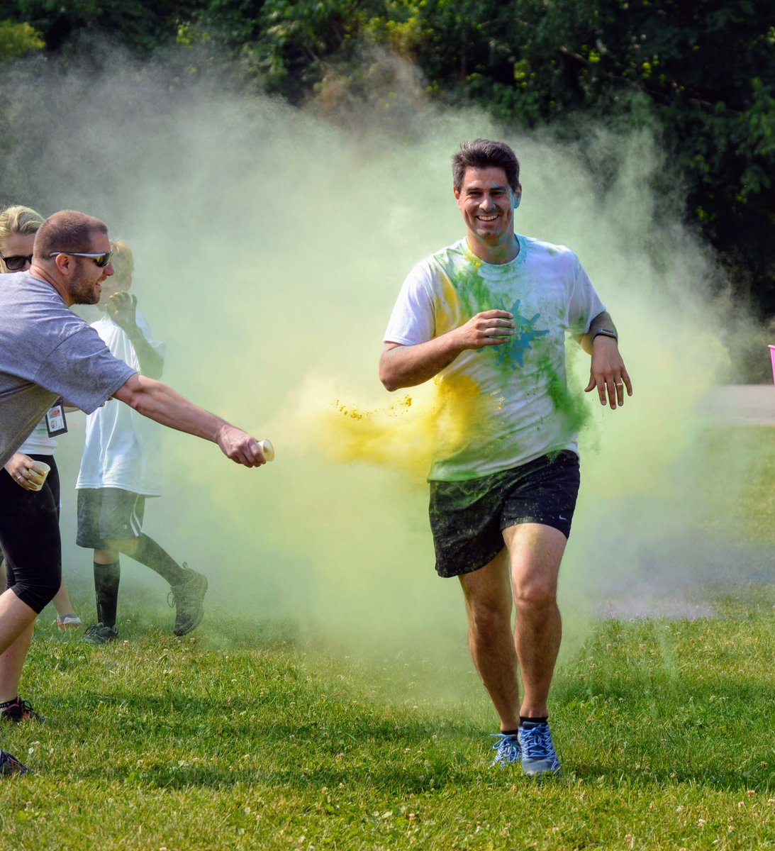 jdickhans's tweet photo. Team Dickhans had a wonderful time at the #beekscolorblast ⁦@MBESBears⁩. All 5 of us ran the 5K. (Photos from Matt House) https://t.co/WEM6Gckn75