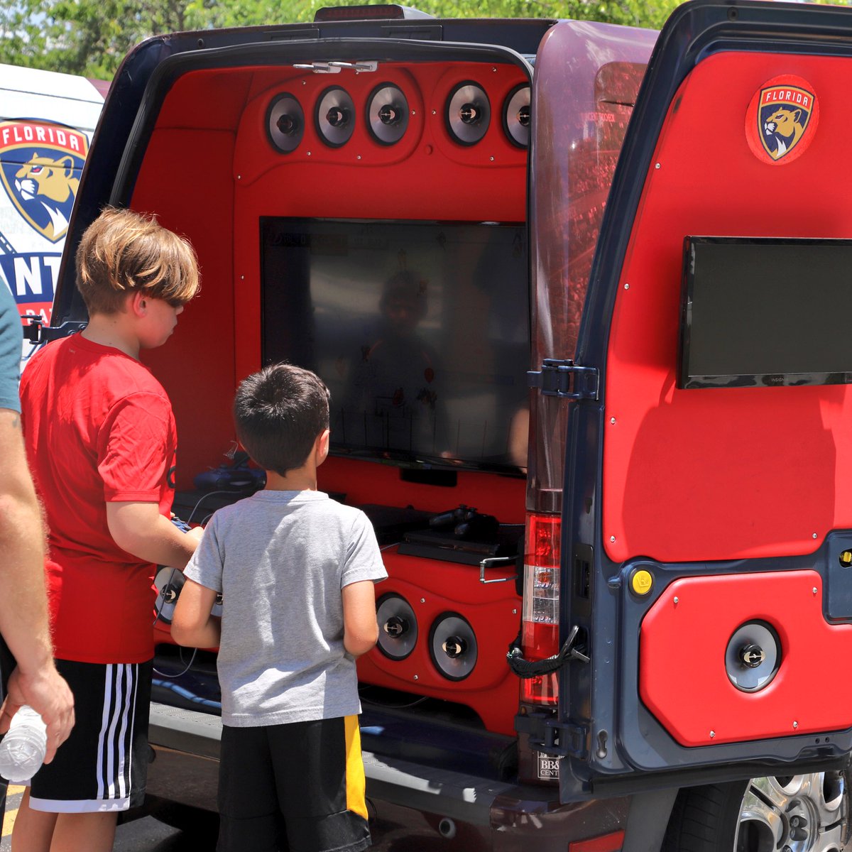FlaPanthersCARE's tweet photo. We’re out here at Hockeyfest @PanthersIceDen today!☀️ https://t.co/rB5FahzDpm