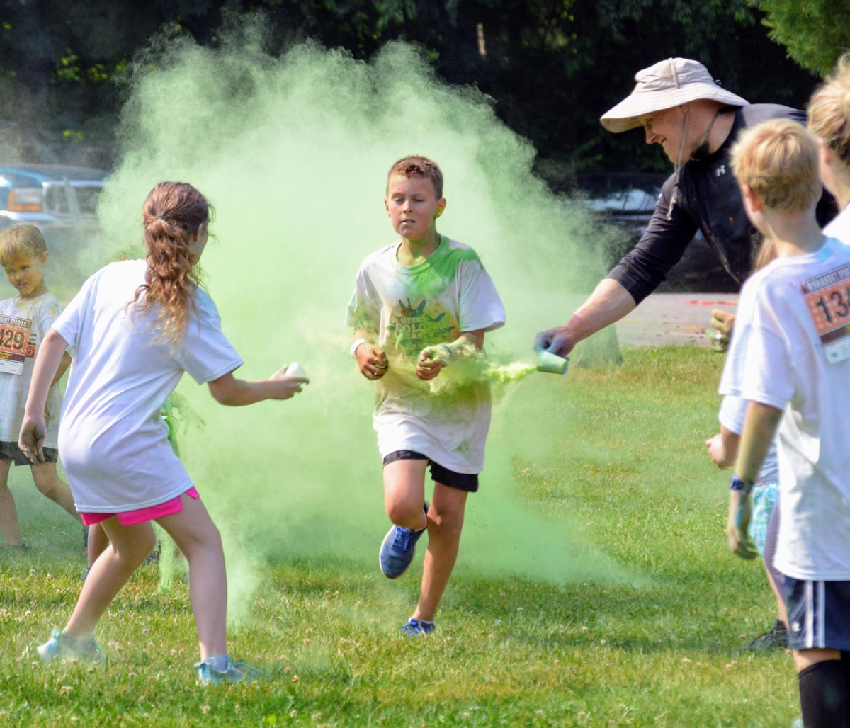 jdickhans's tweet photo. Team Dickhans had a wonderful time at the #beekscolorblast ⁦@MBESBears⁩. All 5 of us ran the 5K. (Photos from Matt House) https://t.co/WEM6Gckn75