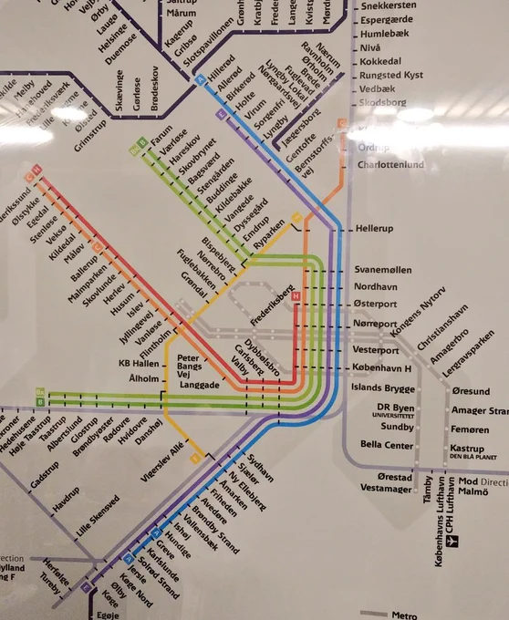 この、全路線が数駅の共通コアを持つ設計、港湾都市で最強化する感じが興奮する 