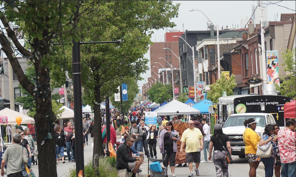 BartonStEvent's tweet photo. Nothing better than so many smiling faces on Barton Street! Come to Barton Village Festival 2019 NOW! 😍😍😍#BVF19 #HamON #BartonVillage https://t.co/xS2yNIYvoN