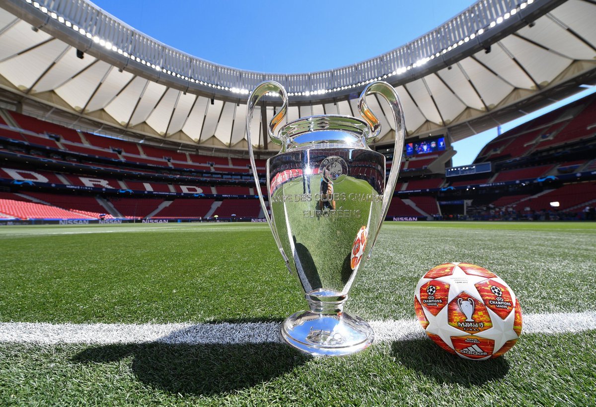 chrisdparrott's tweet photo. It is here! Hosting #UCL Matchday Live tonight alongside @andybrassell  &amp; @Wilsonfooty. On air now:
-@UEFAcom 
-#UCLapp 
-@SiriusXMFC 
-⚽️🎤📻 https://t.co/HxpzOrLc82