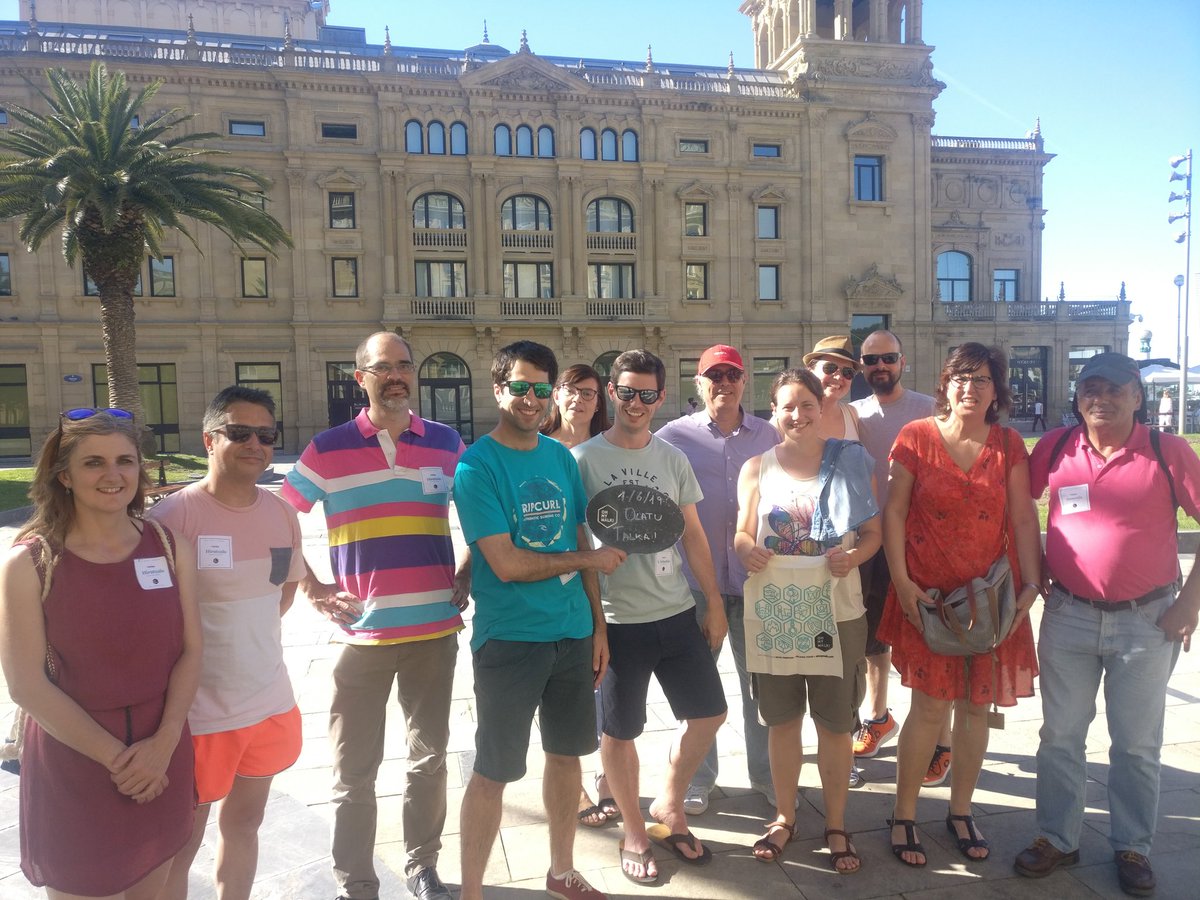 ohmywalk's tweet photo. Nuestras rutas culturales no podían faltar en el festival cultural #olatutalka de #SanSebastian 😊 Hemos realizado dos salidas de la ruta-juego MITOS Y LEYENDAS de lo más entretenidas en el día de hoy!Mila esker etorri zareten guztioi! #Donostia -ren legendak deskubritu ditugu!😉 https://t.co/zSBYoNQD2A