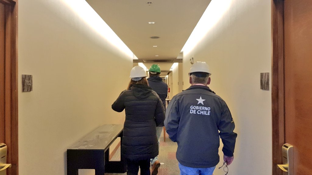 SernaturBioBio's tweet photo. 🔴[HOY] Nuestra Directora Regional  @nativillegas junto al Seremi de Economía @mauri_guty y el Director de @concepcbureau
evalúan daños del Hotel Marina del Sol y plan de contingencia tras el paso del tornado por el sector Brisas del Sol #ChileEnMarcha
#VamosBiobío https://t.co/nGP0EBUthK