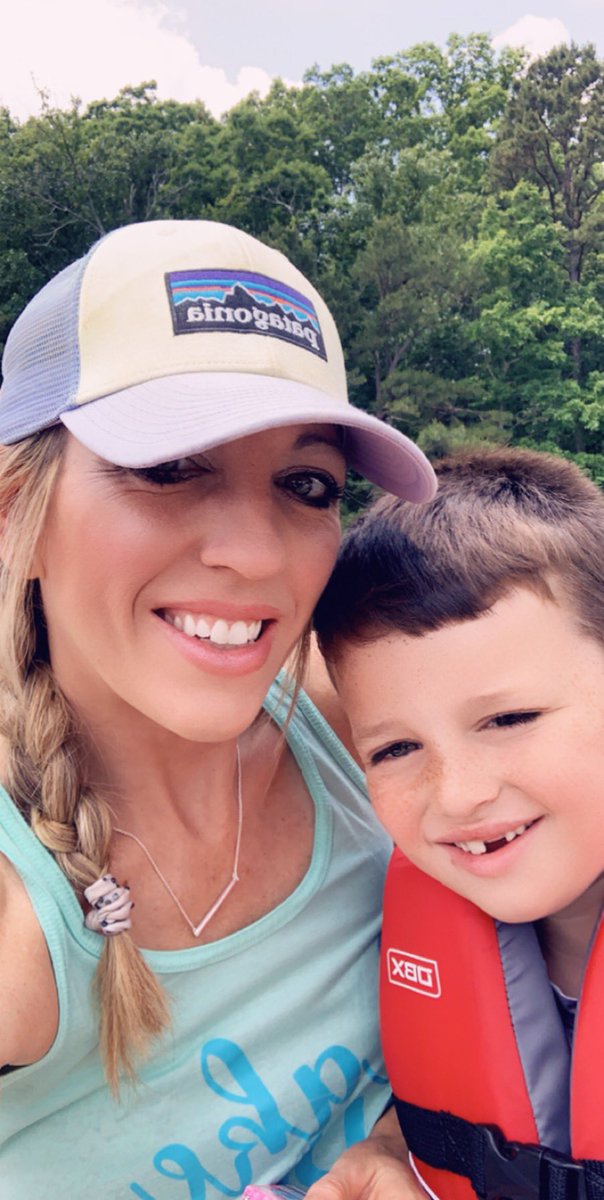 KellyTarrWright's tweet photo. Life is good at the lake ☀️🚤❤️#pickwick #fullboat #fullheart https://t.co/AzlZaXHCHw