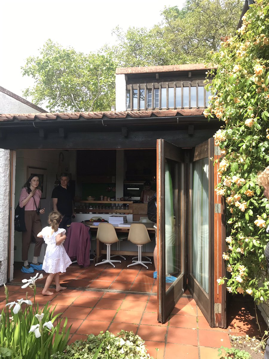 CVlattas's tweet photo. A mid-century, 20th century English beauty.
“Turn End is one of three houses designed and built in the 1960s by architect Peter Aldington in the village of Haddenham, Bucks”. Royal Institute of British Architects Award for Architecture, 1970.
#architecture #midcentury #turnend https://t.co/mNPwbHiPbR
