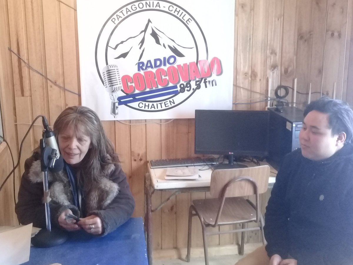 PROLOSLAGOS's tweet photo. En #RadioCorcovado comuna de #Chaiten abordando la importancia de los liderazgos locales y participación de los jóvenes en politica. #ProvinciaPalena @VeroProgreAC @joseM_santana @FernandoFelipeU @LosPROgresistas @PrensaProgre @MestebanU @RaulOlivaCamadr https://t.co/wacdHSCXmG