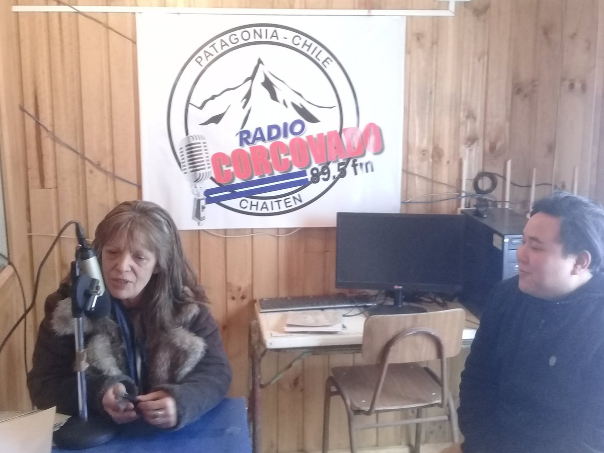 PROLOSLAGOS's tweet photo. En #RadioCorcovado comuna de #Chaiten abordando la importancia de los liderazgos locales y participación de los jóvenes en politica. #ProvinciaPalena @VeroProgreAC @joseM_santana @FernandoFelipeU @LosPROgresistas @PrensaProgre @MestebanU @RaulOlivaCamadr https://t.co/wacdHSCXmG