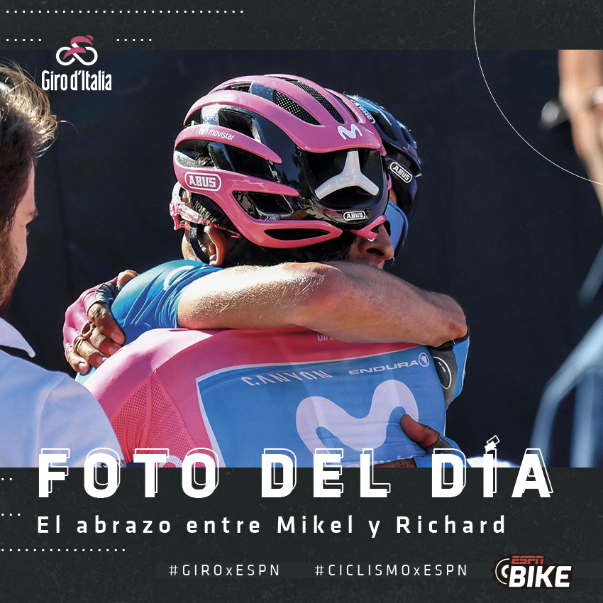 ESPNCiclismo's tweet photo. #GIROxESPN El enorme abrazo que se dieron @MikelLandaMeana y @RichardCarapazM habla por sí sola. ¡La #FotoDelDía es para ellos y el ESTUPENDO trabajo en equipo que hicieron a lo largo de 20 etapas! 👏 https://t.co/QKfU95DCZI