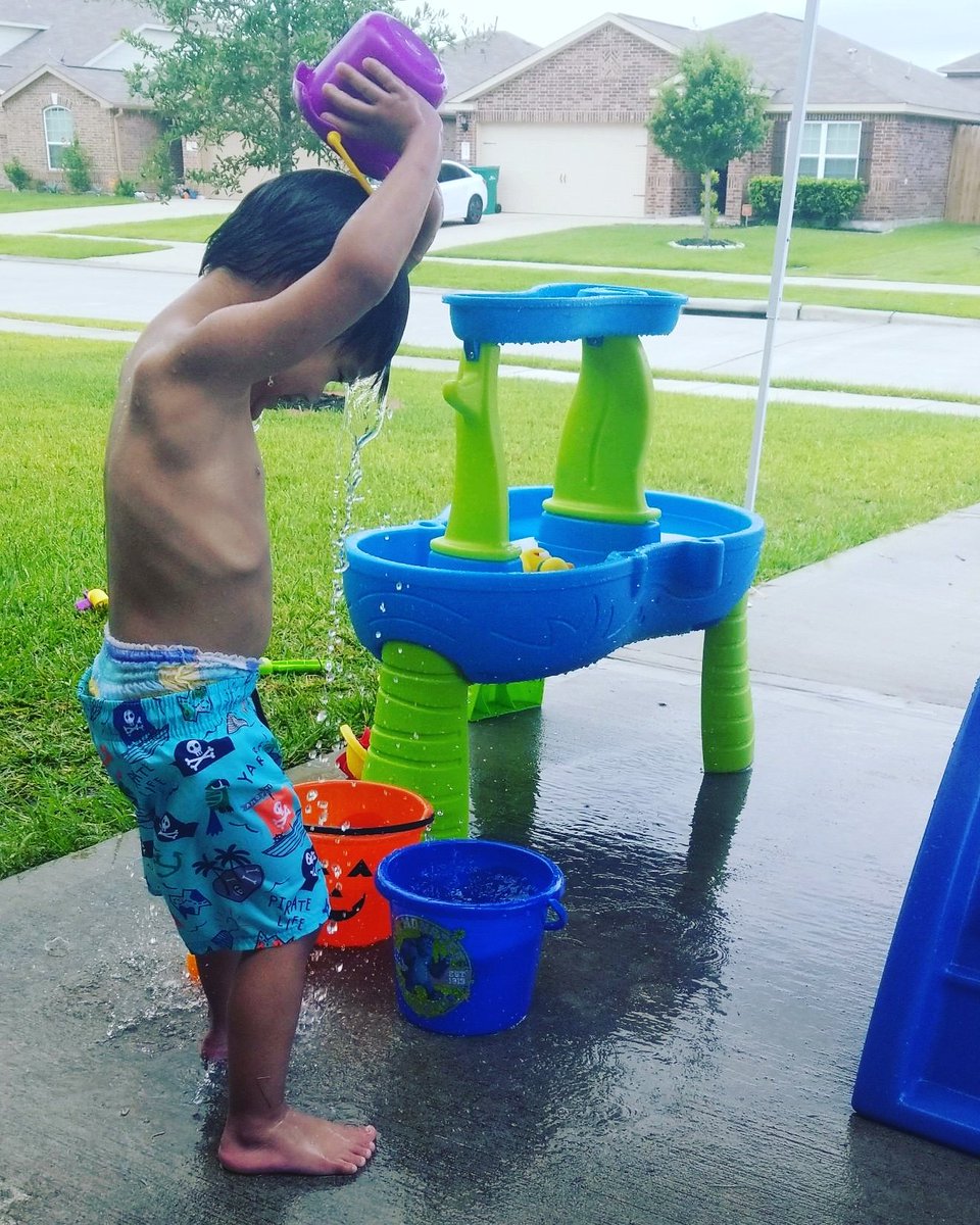 JenniferChatel2's tweet photo. Trying to stay cool in this heat!! #familytime #waterfun #loveit #stayingcool https://t.co/c63fvlKhjZ