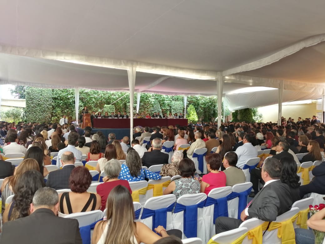TomasAlvaEdison's tweet photo. Hoy se lleva a cabo la Ceremonia de Premiación de Excelencia 2018-2019 de secundaria. Celebramos el éxito y crecimiento de nuestros alumnos.
--
Today we have middle school’s academic excellence award ceremony 2018-2019. We celebrate the success and growth of our students. https://t.co/8rKukNvIQb