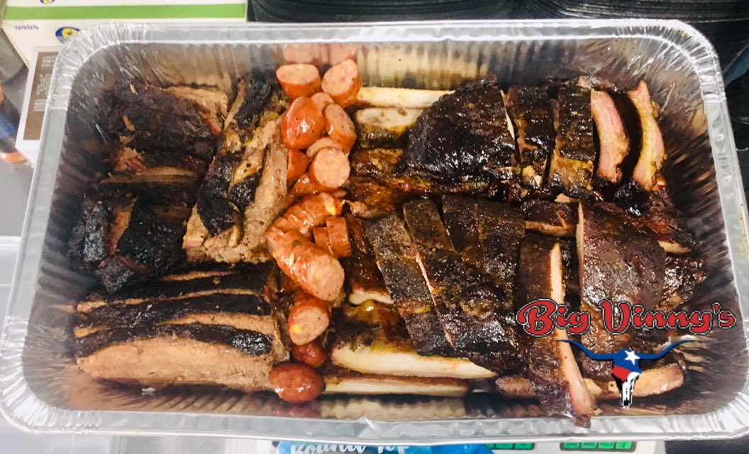 BBQBMiller's tweet photo. SOLD OUT OF BEEF RIBS! Plenty of everything else! Ghost pepper, red bell pepper, apricot glaze chicken on special today as well! #bbq #hudsonsmeatmarket #bbqbrian #bigvinnysbbq #saturday #soco #austin #texas #food #eat #ribs #sausage #delicious https://t.co/fpzwGASscD