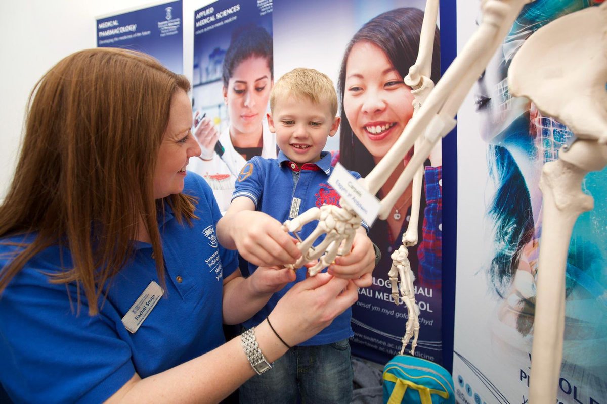 SwanseaUni's tweet photo. 😊 We’ve had a blast at @EisteddfodUrdd again this year. 

Huge thanks to the thousands of visitors who came to see us at the #GwyddonLe, and to our amazing staff and students for making science fun for everyone!  

We’ll see you again in Denbighshire 👋
#Urdd2019 #SwanseaUni https://t.co/8eGxCke4BD