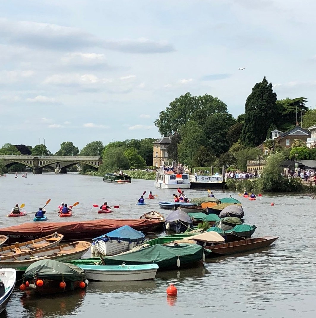 A busy afternoon on the water #Richmond #Thames #London