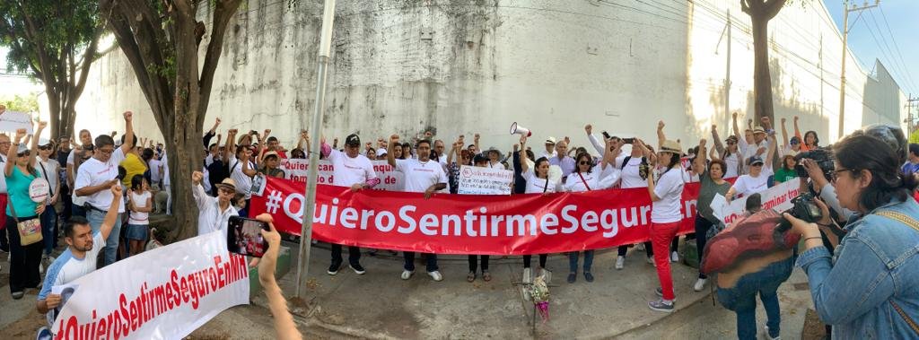 jeolea's tweet photo. @pasotti @Claudiashein Son vecinos, también tienen derecho a pedir #QuieroSentirmeSeguroEnMH , o no? https://t.co/o75LZgLOtU
