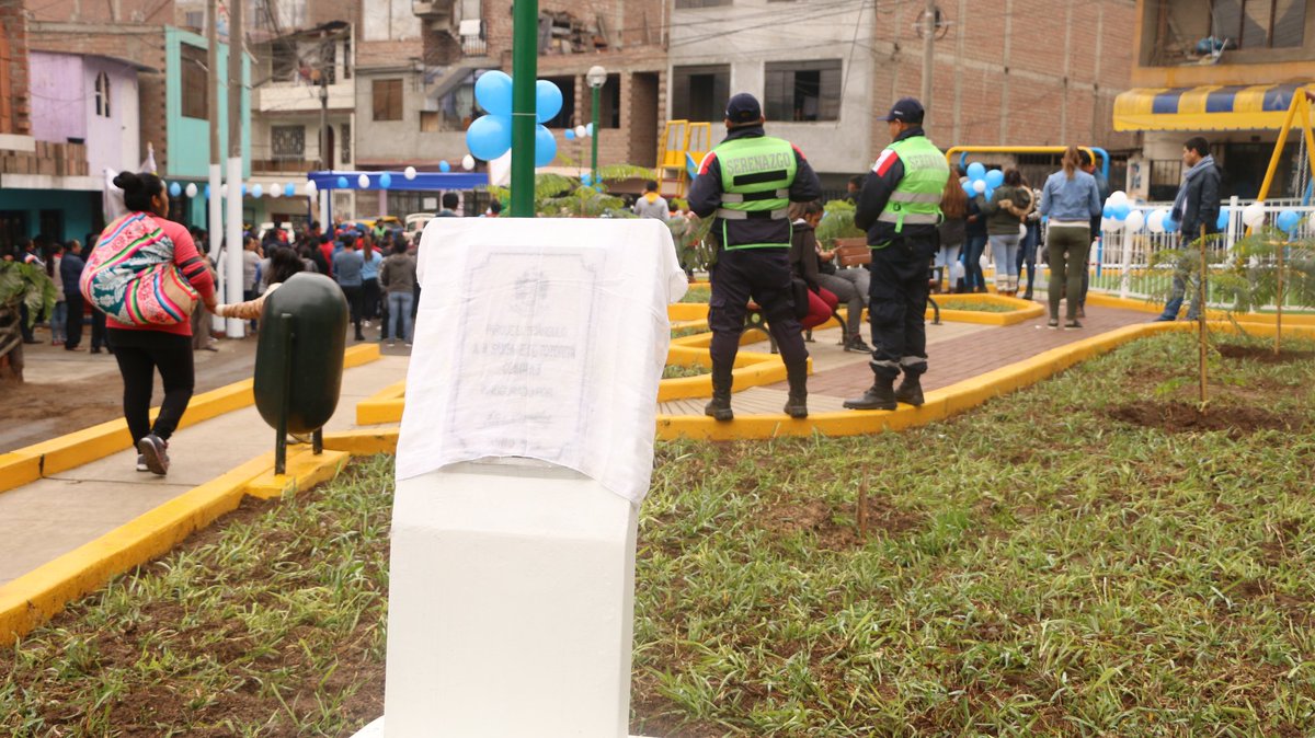 Inauguración del Parque El Triangulo en el A.H. Santa Fe de Totoritas, con la presencia de nuestro Alcalde Alex González