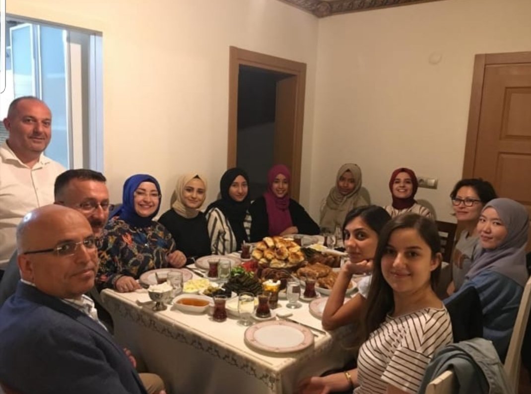 _zehraozdin's tweet photo. Kadir Gecesinde Sahur soframıza onurlandıran MV Sn @cigdematabek Adap. Bel. Bşk. @ISIKSUMUTLU Adap.İlçe Başk. @metinkurtulus54 Adap.İlçe Kad.Kol.Bşk. @fatmavarol_ak ve
 @KYK_Sakarya öğr. teşekkür ediyoruz. Dualarda buluşturan Rabbime Şükürler olsun #BereketBirlikteOlmaktadır https://t.co/zlD6527OdD