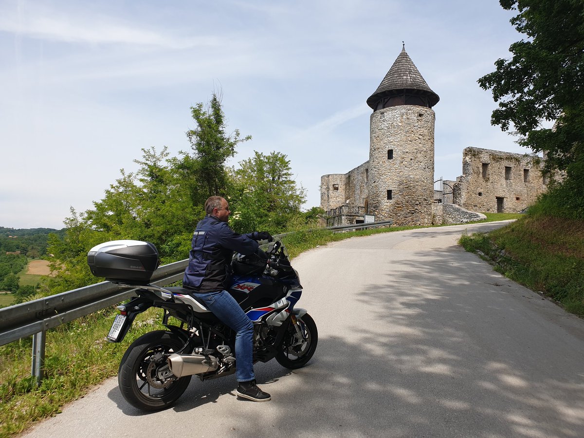 CroatiaMoto's tweet photo. ...when we are not on the tour we are still on the road 😊🍻✌🏍...
Nevertheless, my wife tells me: darling, what a beautiful castle with hors, just prince is missing 😅😅‼🏍🍻🏍... #mototourscroatia
#feelcroatia #croatianislands #guidedtours #guidedmotorcycletours https://t.co/ASPoFXR41i