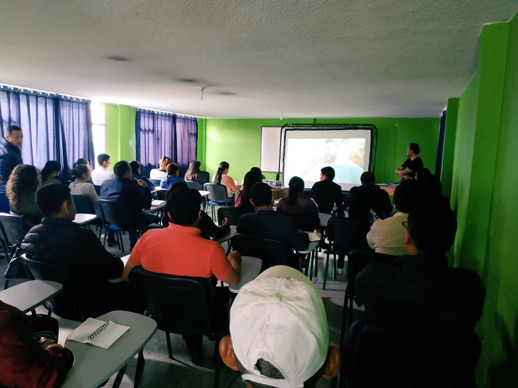 ParqueSoftNar's tweet photo. Somos @redRREN y realizamos Transferencia de Conocimiento dirigida a ➕4️⃣1️⃣ actores, líderes, emprendedores, comunidad y funcionarios de la #FundaciónSocial. Bienvenidos 1️⃣8️⃣ horas cargadas #Innovación como resultado de aprendizajes con @DirenaComunica @AECIDColombia @usal https://t.co/Xn639XGlsC