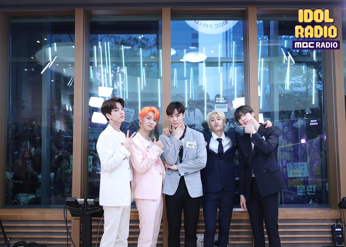 BTOBSupports's tweet photo. [#IDOLRADIO Album 20190517] 

ep227. Wild_Rose Boys 🌹 with MoonBin, SanHa, YoungHoon, Q

#비투비 #BTOB #정일훈 #JUNG_ILHOON #RungD #룽디

source
https://t.co/3cQciAKwfs https://t.co/arD5KE6C96