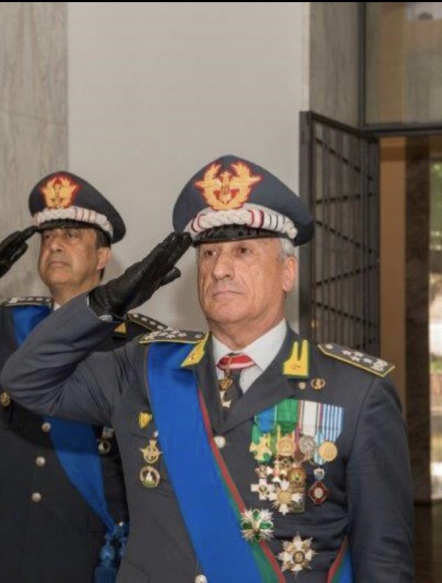 ANFIBxlUE's tweet image. Giorno passaggio consegne vertice della @GDF , Presidente Gen. @Buttial59 vicepresidente Gen. @RossiPierpaolo , consiglio di sezione e soci tutti formulano saluto e ringraziamento a Gen. Giorgio #Toschi e migliori auguri a Gen. Giuseppe #Zafarana. gdf.gov.it/eventi/2019/il… @MEF_GOV