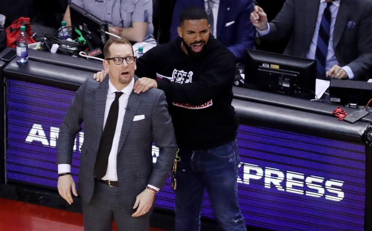 apolovince's tweet photo. @KYR_SP33DY Are you ready for the Raptors win tonight? well i am and drake too https://t.co/81QEkyDKqY