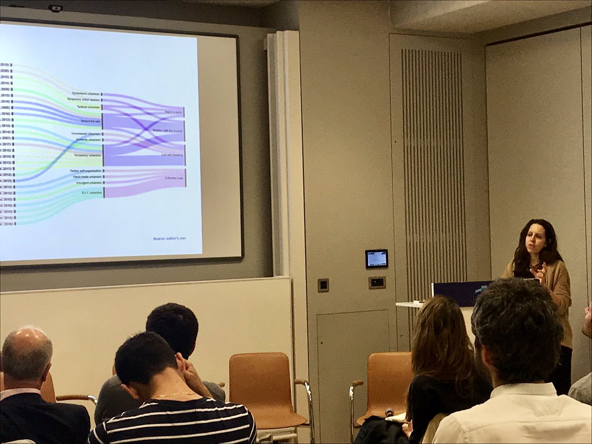 PiaMundaca's tweet photo. La gran @mgarciago presentando en el panel sobre el futuro de las ciudades y el rol de la governanza: “normalmente la participación de los ciudadanos dentro de la ciudad se acota a aspectos informativos o consultivos, pero no logramos ir más allá” #ChileConferenceUK https://t.co/5pmDzEJli5