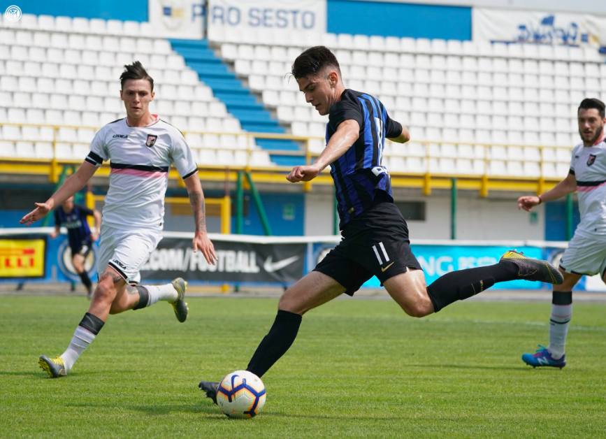 Inter_br's tweet photo. A base vem forte! Vitória de 1 a 0 no #InterPalermo com gol de Santoro! ⚽️
Os Nerazzurri terminam a temporada na 2ª posição e, em 11 de junho, disputam a semifinal da #Primavera1TIM de olho no Scudetto! 🏆
#InterYouth https://t.co/0CnIP28wUM