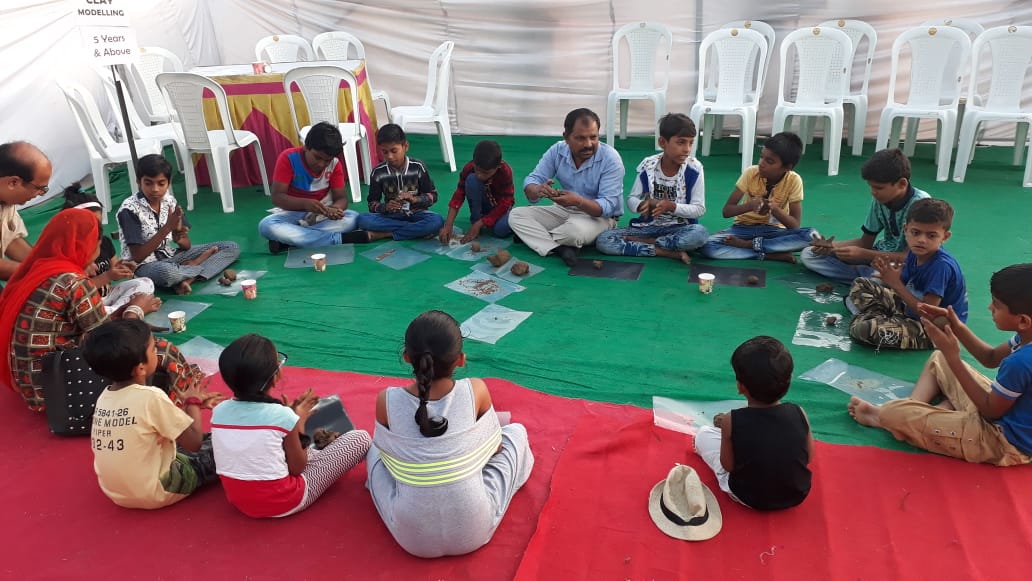 naukarshah's tweet photo. Today was clay modeling and painting day at Riverfront. Happy to see so many kids taking part. #WeekendsAtRiverfront #Silvassa https://t.co/aqJbTUPFV6