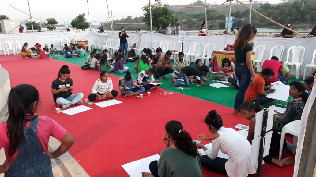 naukarshah's tweet photo. Today was clay modeling and painting day at Riverfront. Happy to see so many kids taking part. #WeekendsAtRiverfront #Silvassa https://t.co/aqJbTUPFV6