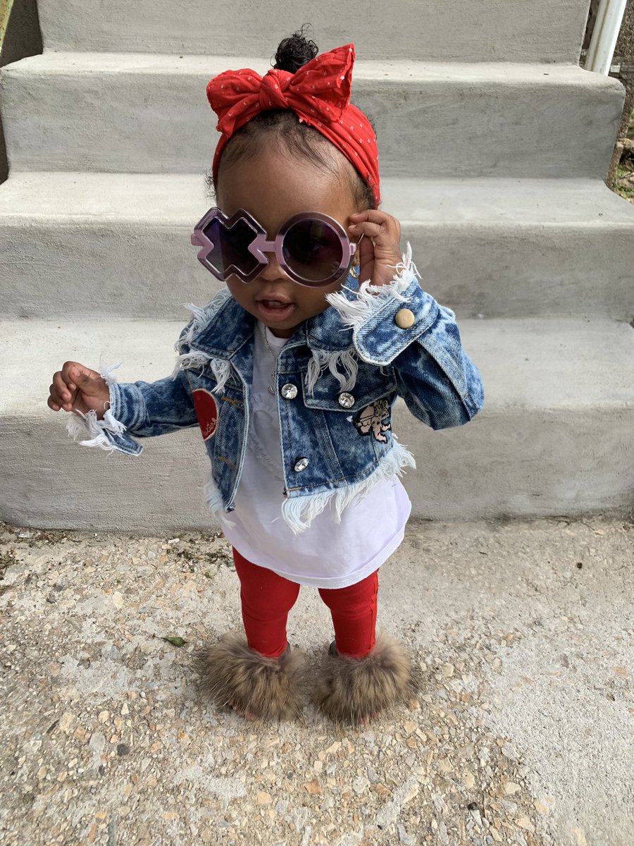 Aejaa_'s tweet photo. OHHHH CARRY IT TO DR DAUGHT🥳✈️❤️ #airportready #firststamp #PASSPORTSONLY #PUNTACANA https://t.co/ItTNZpfYzr
