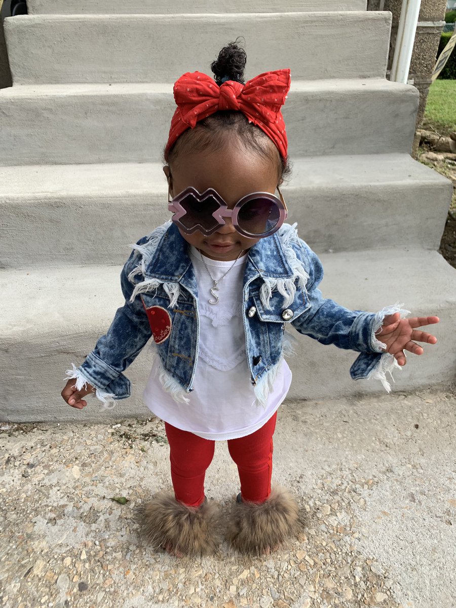 Aejaa_'s tweet photo. OHHHH CARRY IT TO DR DAUGHT🥳✈️❤️ #airportready #firststamp #PASSPORTSONLY #PUNTACANA https://t.co/ItTNZpfYzr