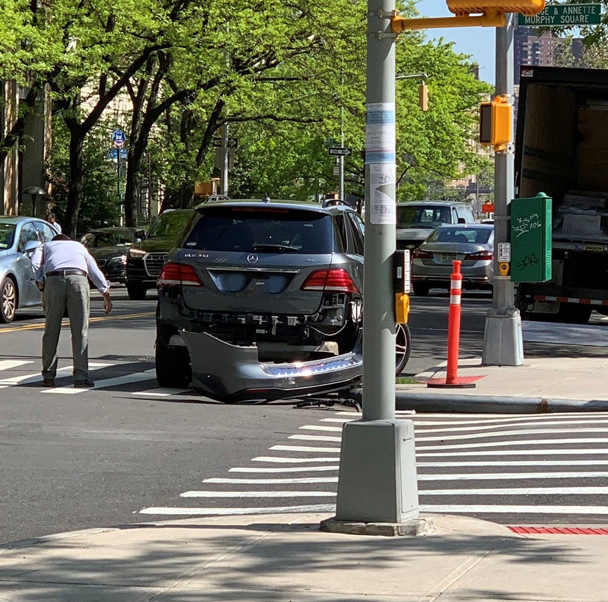 MTSRepurpose's tweet photo. @JudyRybak @ScrappyRecycler And FYI - Just weeks after opening, #91stmts safety "features" like reduced truck flow & traffic flagperson, didn't stop (at least)1 crash at ramp-right where kids enter AG every day! @LizKrueger @Rebecca76AD @BenKallos @galeabrewer @CarolynBMaloney @CB8M @scottmstringer @p2pnyc https://t.co/aZtjssvD8A