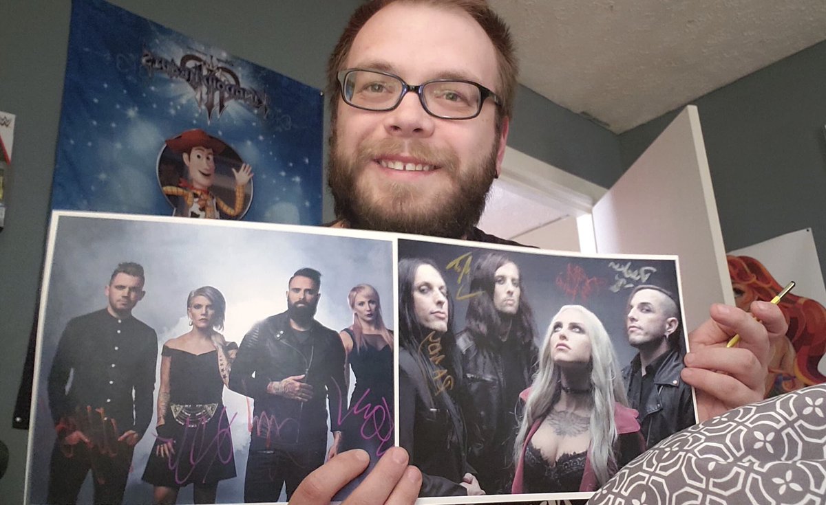 bserocks's tweet photo. Sonny Morrell Jr. was the winner of a recent contest. He won autographed photos of @skilletmusic and @stitchedupheart.
#bserocks #backstageentertainment #interview #contestwinner #band #music #autograph #prize #winner #concert #iwanttowin #followus #stitchedupheart #skillet https://t.co/lUbZvN7z25