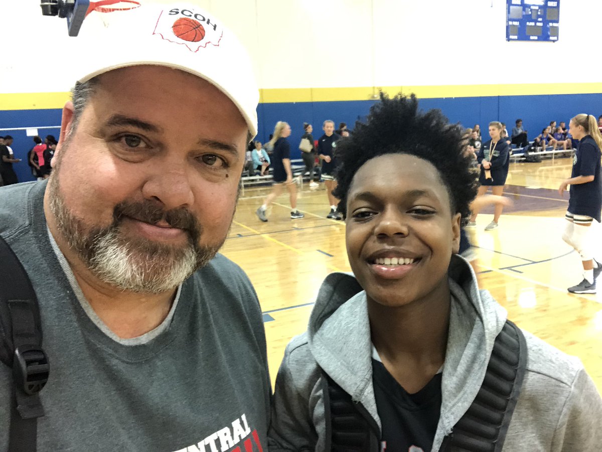 ohio50's tweet photo. #THEMIDWESTSHOWDOWN. 2020 Darian burgin, 5’6” G, All Ohio @darianburgin is havin a very NiCE Spring!  And definitely will have a HUGE July.  Love this kids game. https://t.co/nzNySmPdc9