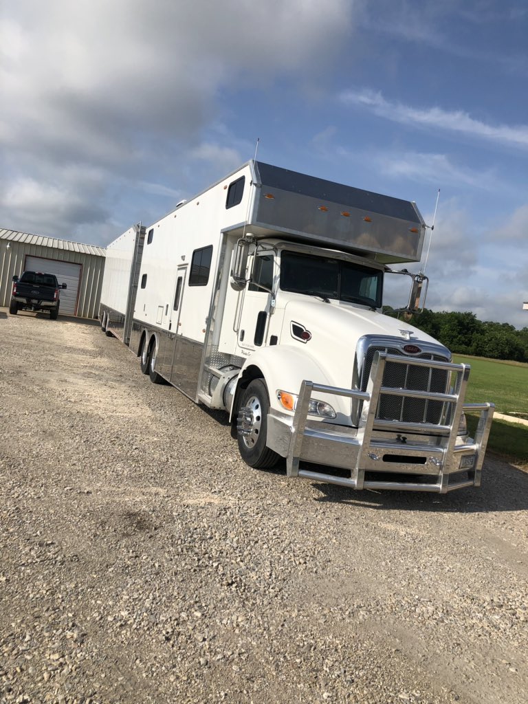 BraggRacing24's tweet photo. Loaded up and heading out! Ready for the Red River Modified tour!! Tour kicks off at Kennedale Speedway Park tonight! #dubhuntin https://t.co/mObtEolu3W