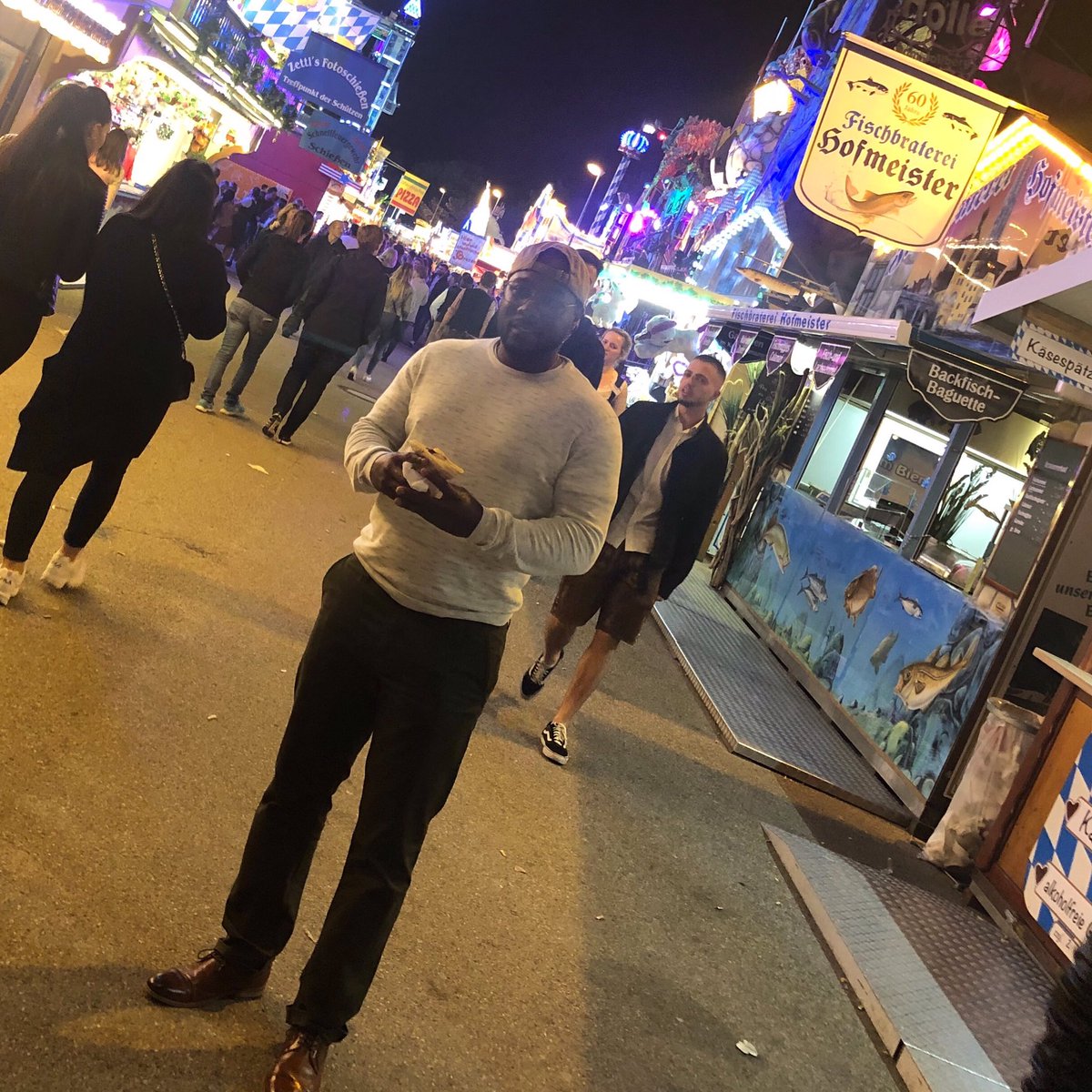 SmooVaSilk's tweet photo. #Germany #Crepes #RegensburgFestival #TheyCountedMeOut https://t.co/L0VAFePRkJ
