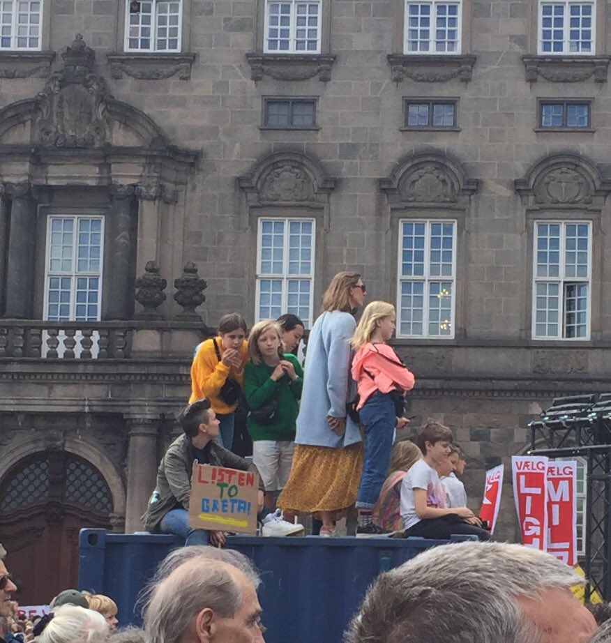 cinark_kadk's tweet photo. Rune@lykkeberg: vi skal have en klimalov med bindende mål. https://t.co/hqJGvjAEdP