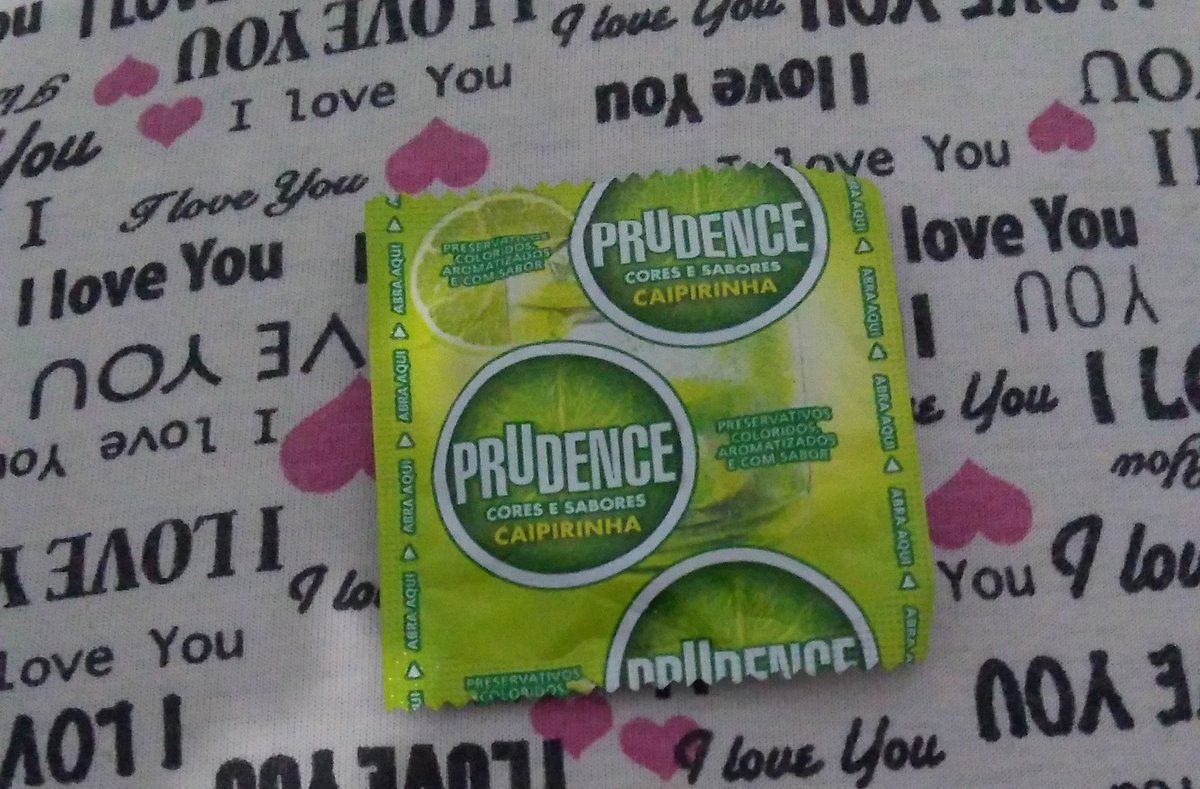 Eu: Mãe, vou dormir na casa da minha namorada blz?
Mãe: Tá bom, pega um ngc ali na minha bolsa.
...