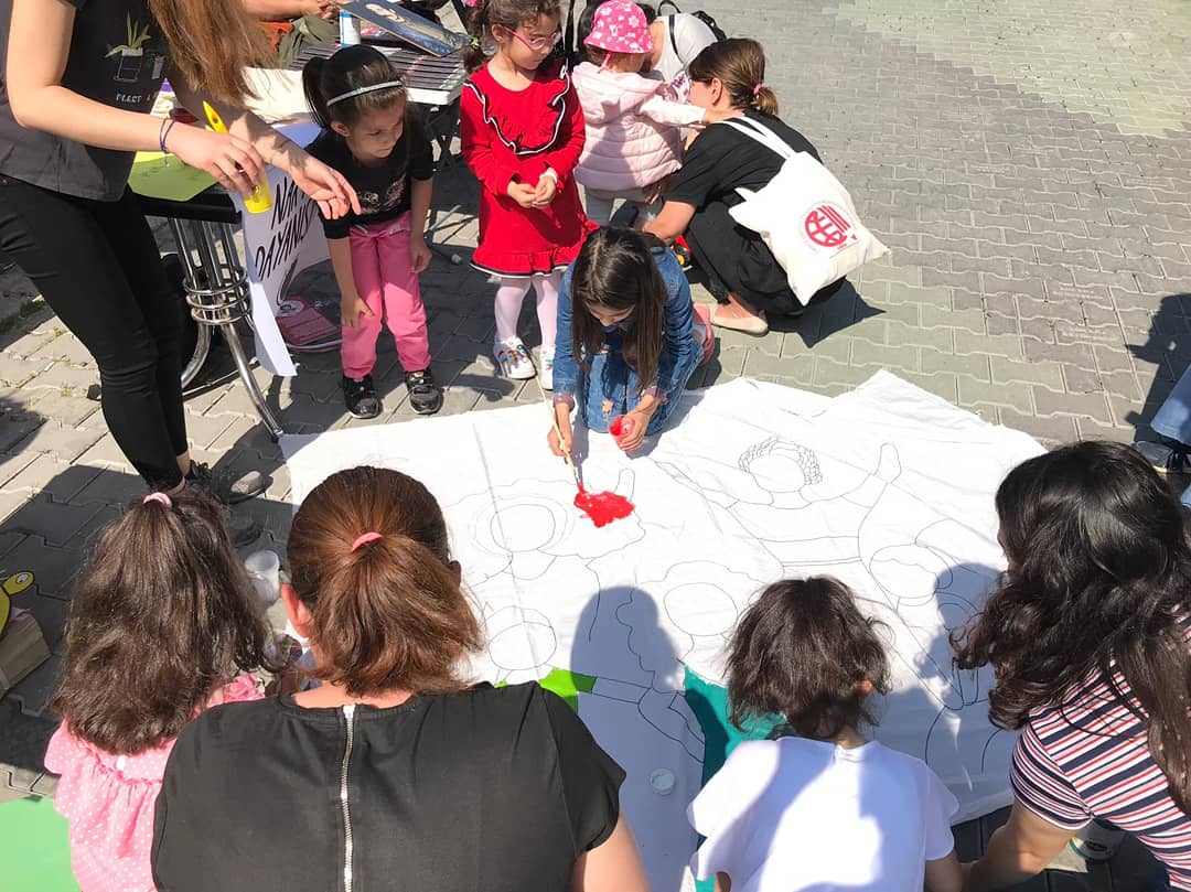 YediYetmisDergi's tweet photo. Ankara- Batıkent'te mahalle şenliğindeydik 🍃🎈 https://t.co/W1fcnAh2hB