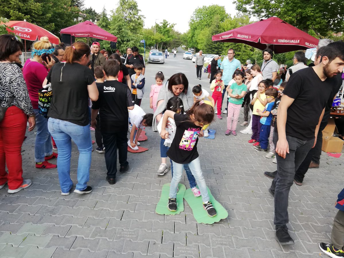 YediYetmisDergi's tweet photo. Ankara- Batıkent'te mahalle şenliğindeydik 🍃🎈 https://t.co/W1fcnAh2hB