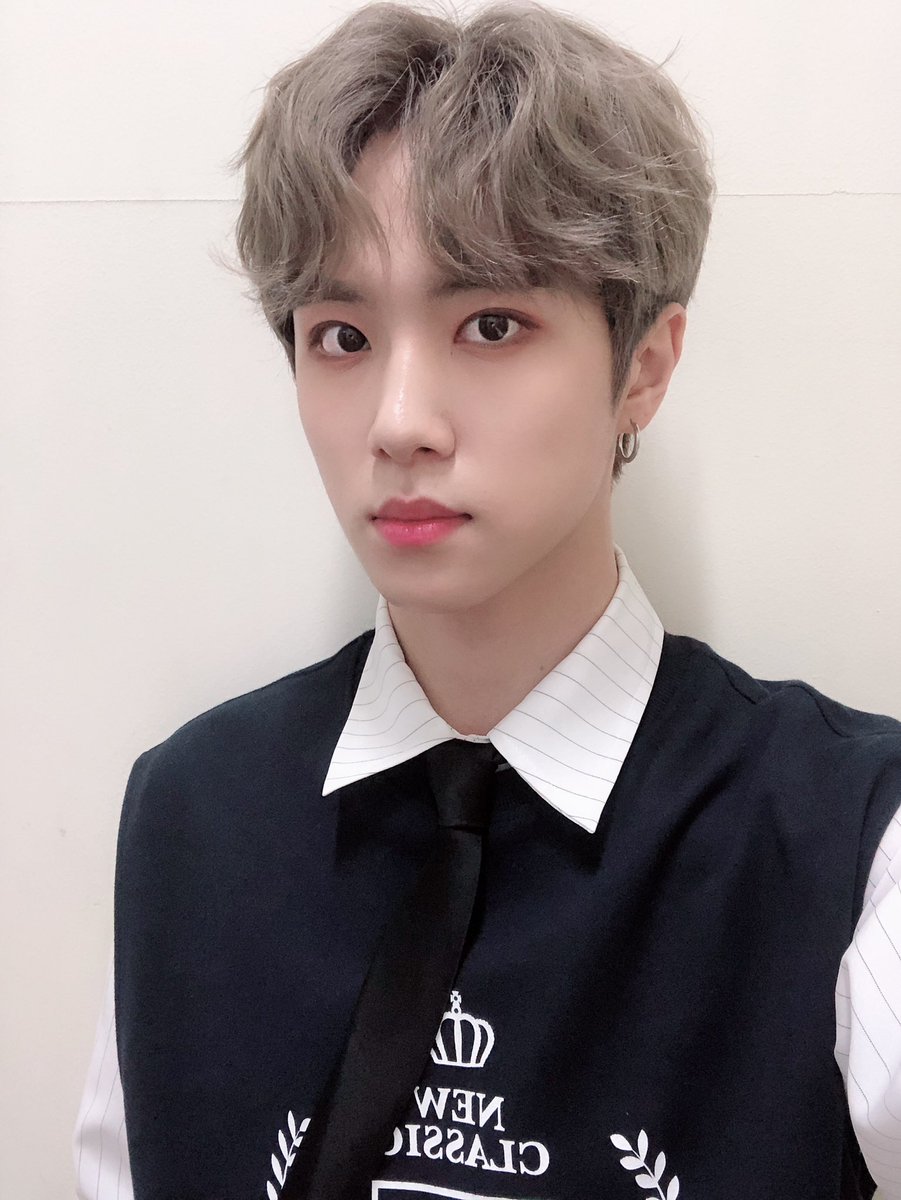 KDH_official's tweet photo. 오늘도 장꾸 동한이의 재롱잔치를 응원해주셔서 감사합니다💕 동하니와 함께 저녁 꼭 챙겨 드시고 조심히 들어가세요🙌 내일 만나요😬

#김동한 #KIMDONGHAN #D_HOURS_AM_703 #FOCUS https://t.co/r9YuTJttdQ