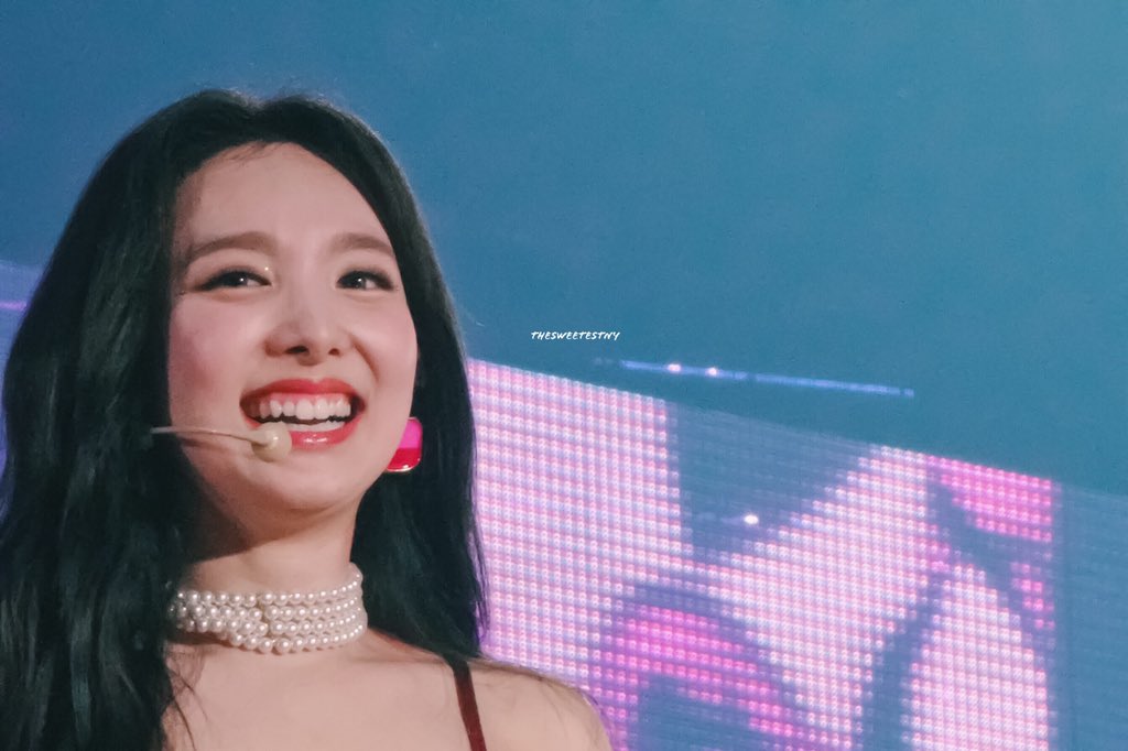 D7a8AkBXsAAAad_.jpg:orig