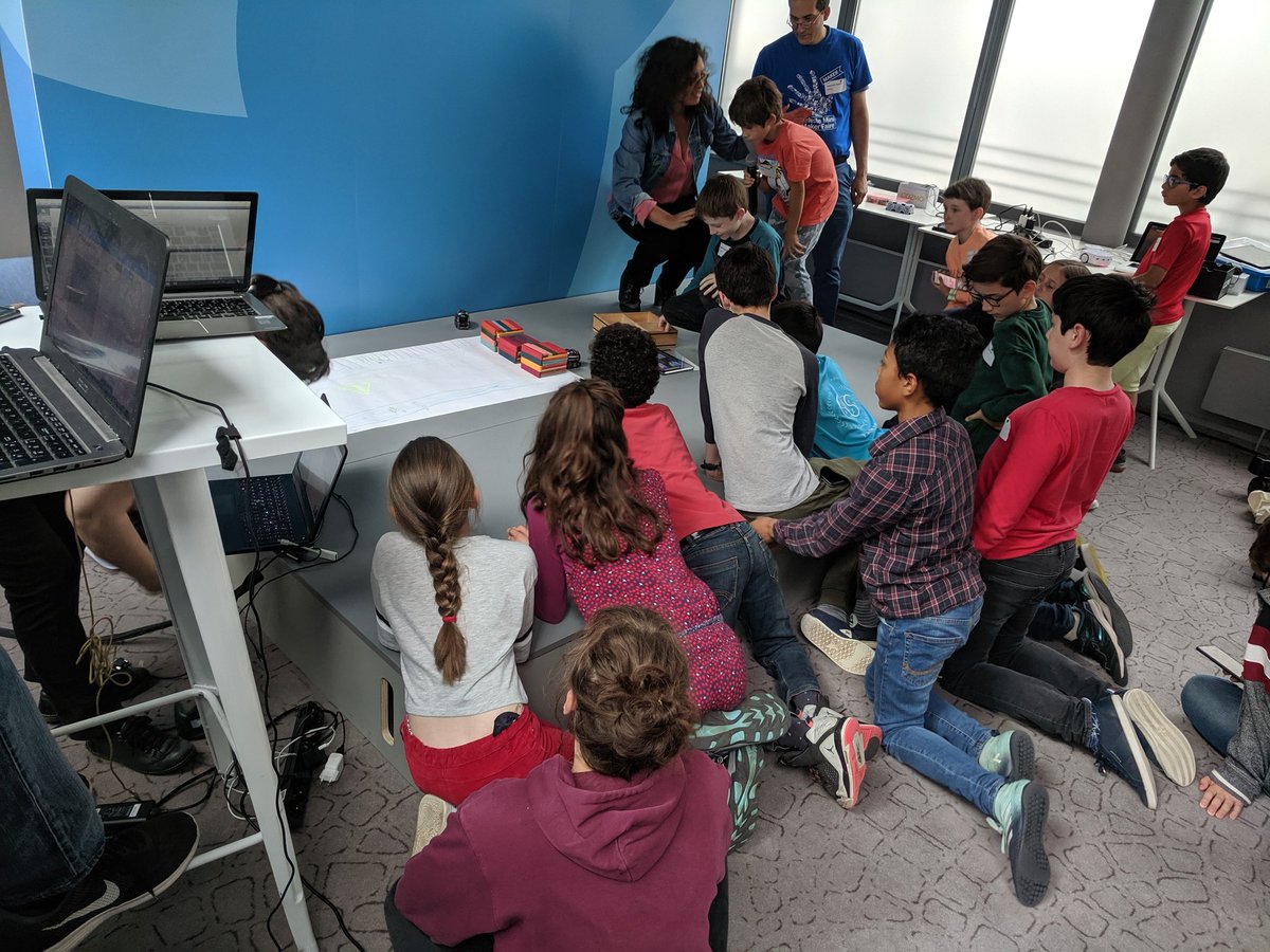 dclsce's tweet image. .@CoderDojoParis showtime 👐🏼 at @TwitterFrance