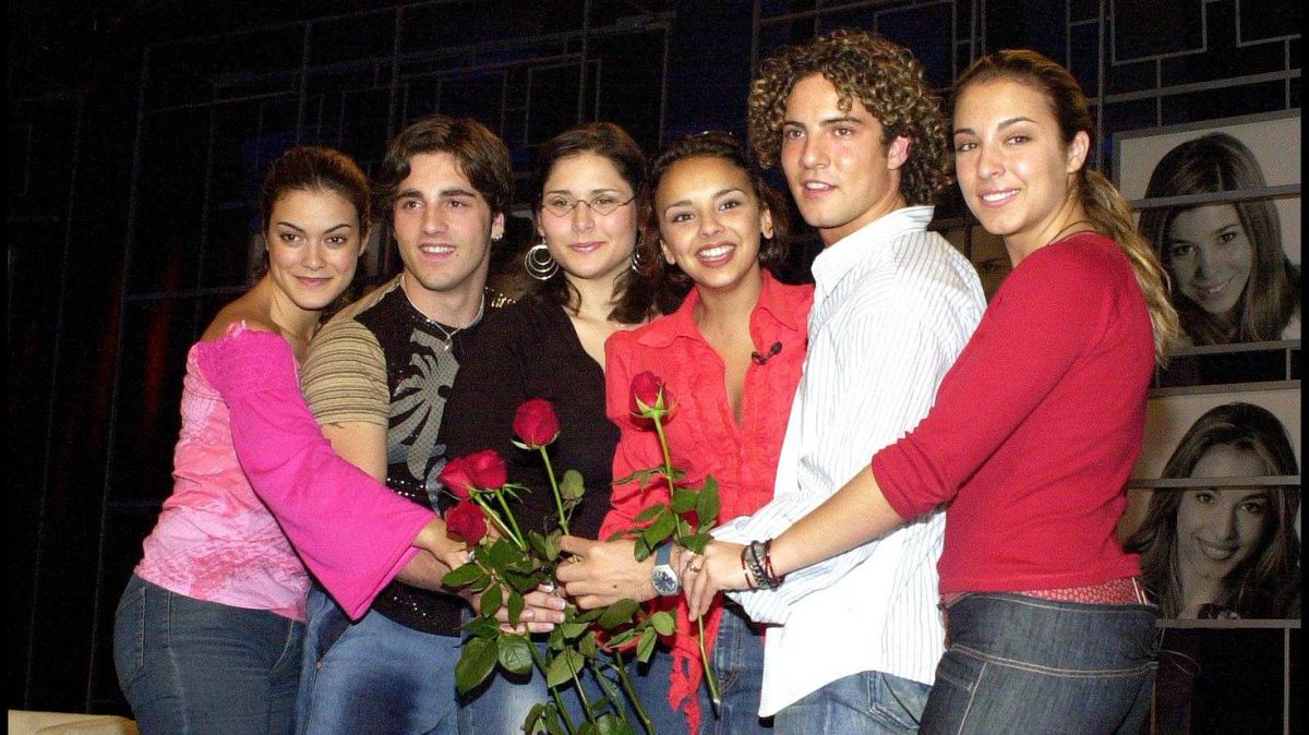 dianadivina24's tweet image. 17 años! Celebration celebration🕺🕺🕺🕺🕺 #chebis 💜