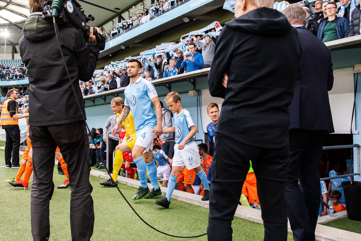 I matchen mot Kalmar FF fick Elias, 10, en boll på sig under uppvärmningen och svimmade av.

Till dagens match fick han en signerad matchtröja och ledde in laget tillsammans med Behrang Safari 🌟