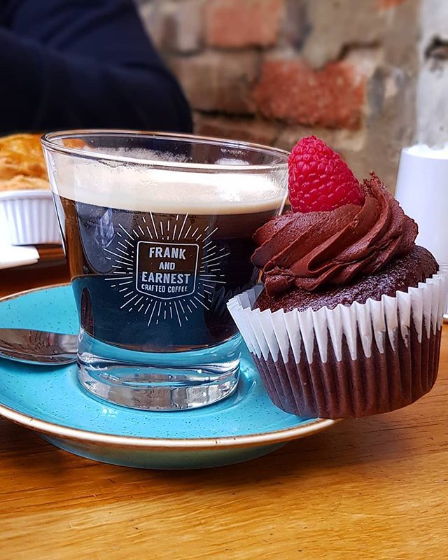 ardi8shehu's tweet photo. Morning supplement!
#coffeetime #cupcakes #coldbulletproofcoffee #iseenoises #betterthan #energydrink #saturdayvibes #london🇬🇧 #goodstuff #dailymotivation #gettingoutofbed #gettingthere https://t.co/Ov5XdciwUg