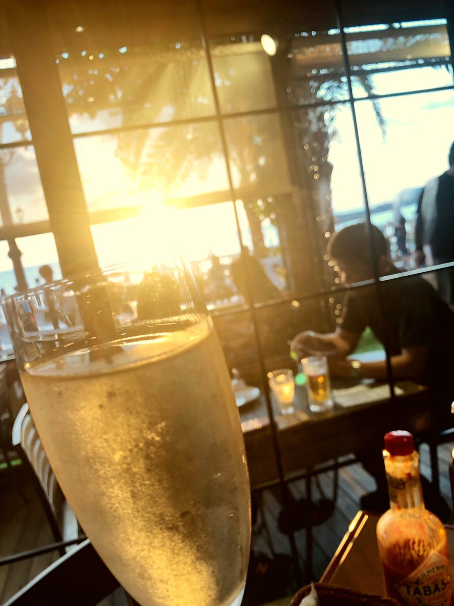 akiberry15's tweet photo. Happy weekend♥️
#datenight #ariccia #pizza #sparklingwine #withmybae https://t.co/fiKeJrd6AM