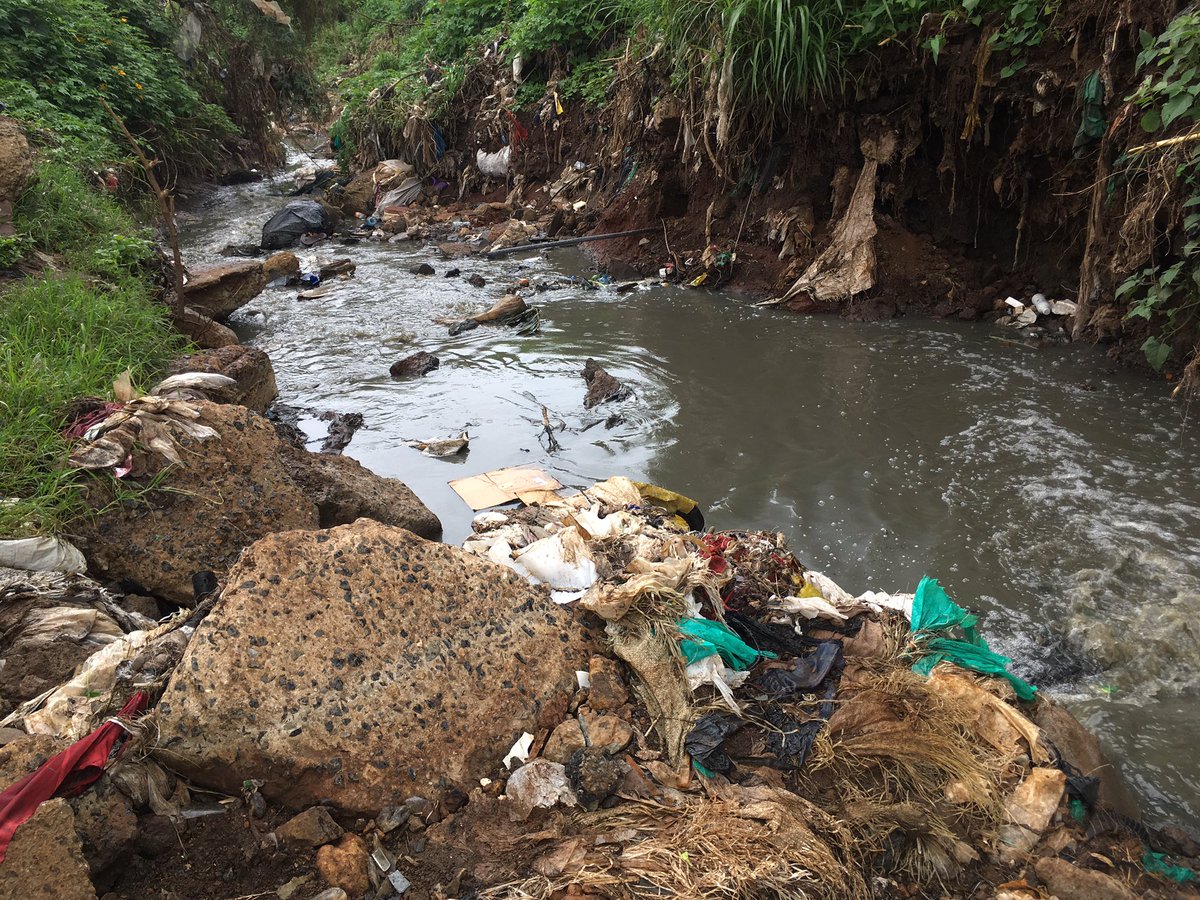 MitiAlliance's tweet photo. @MikeSonko Thank you for the work you are doing Gov. @MikeSonko we can make Nairobi green.This is the river next to Raila Educational Centre. With your help we can beautify this section if the garbage can be collected. #MitingKibra @JohnGachora @MaryAnne_Mwaura @magicalkenya @Environment_Ke https://t.co/5S0zDE2Ksk