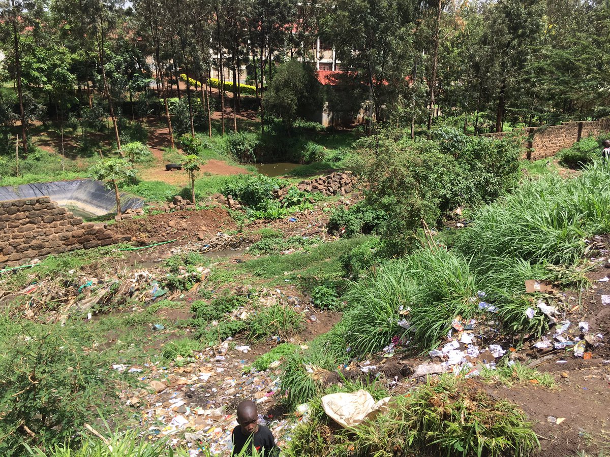 MitiAlliance's tweet photo. @MikeSonko Thank you for the work you are doing Gov. @MikeSonko we can make Nairobi green.This is the river next to Raila Educational Centre. With your help we can beautify this section if the garbage can be collected. #MitingKibra @JohnGachora @MaryAnne_Mwaura @magicalkenya @Environment_Ke https://t.co/5S0zDE2Ksk